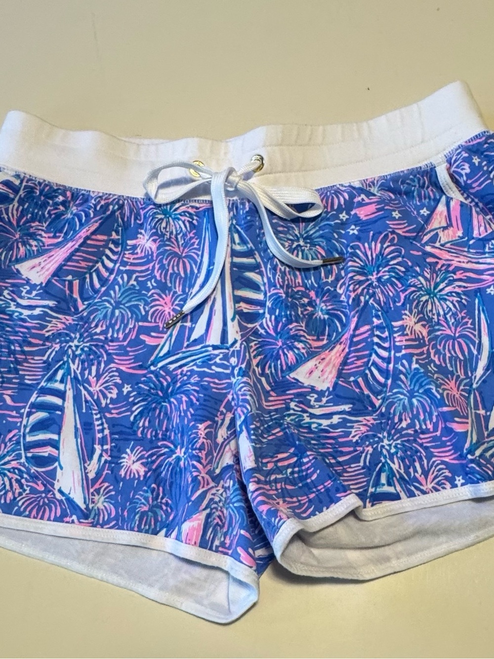 Hard to find print!!!! Lilly Pulitzer "Kiawah" hoodie and shorts set. Nwot - Picture 7 of 7